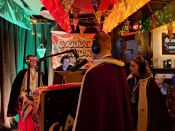 carnavalradio bij Gorissen met prinsenpaar van Op de Bies
